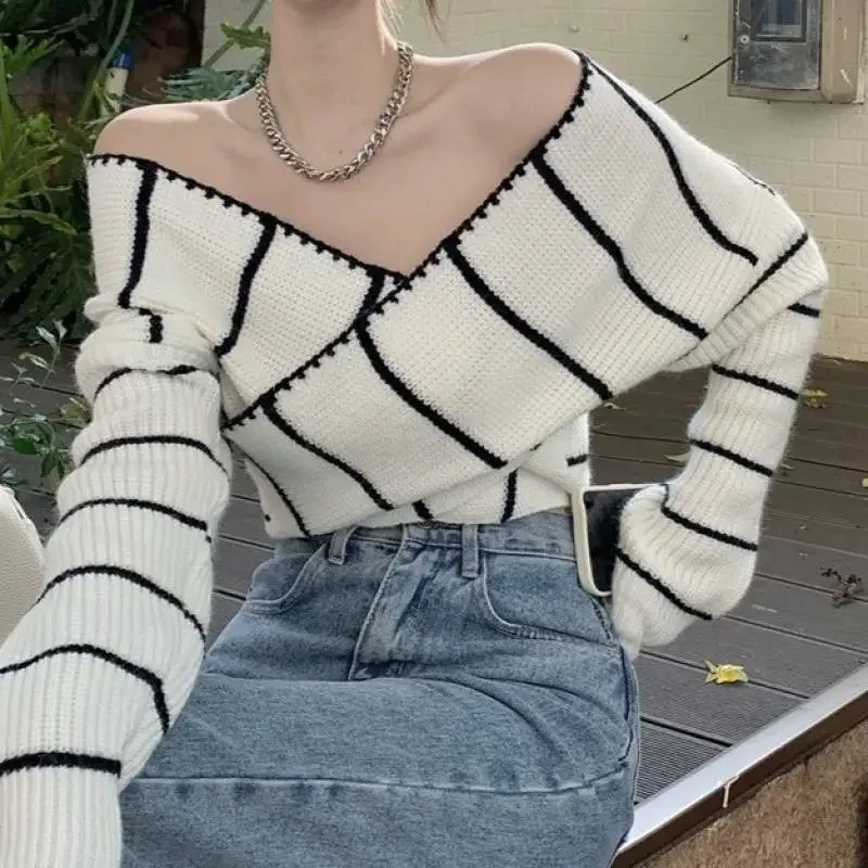 

Elegant Cross V Neck Off The Shoulder Black White Striped Knitted Sweaters Women Sexy One Slim Irregular Crop Top 2023 Grey