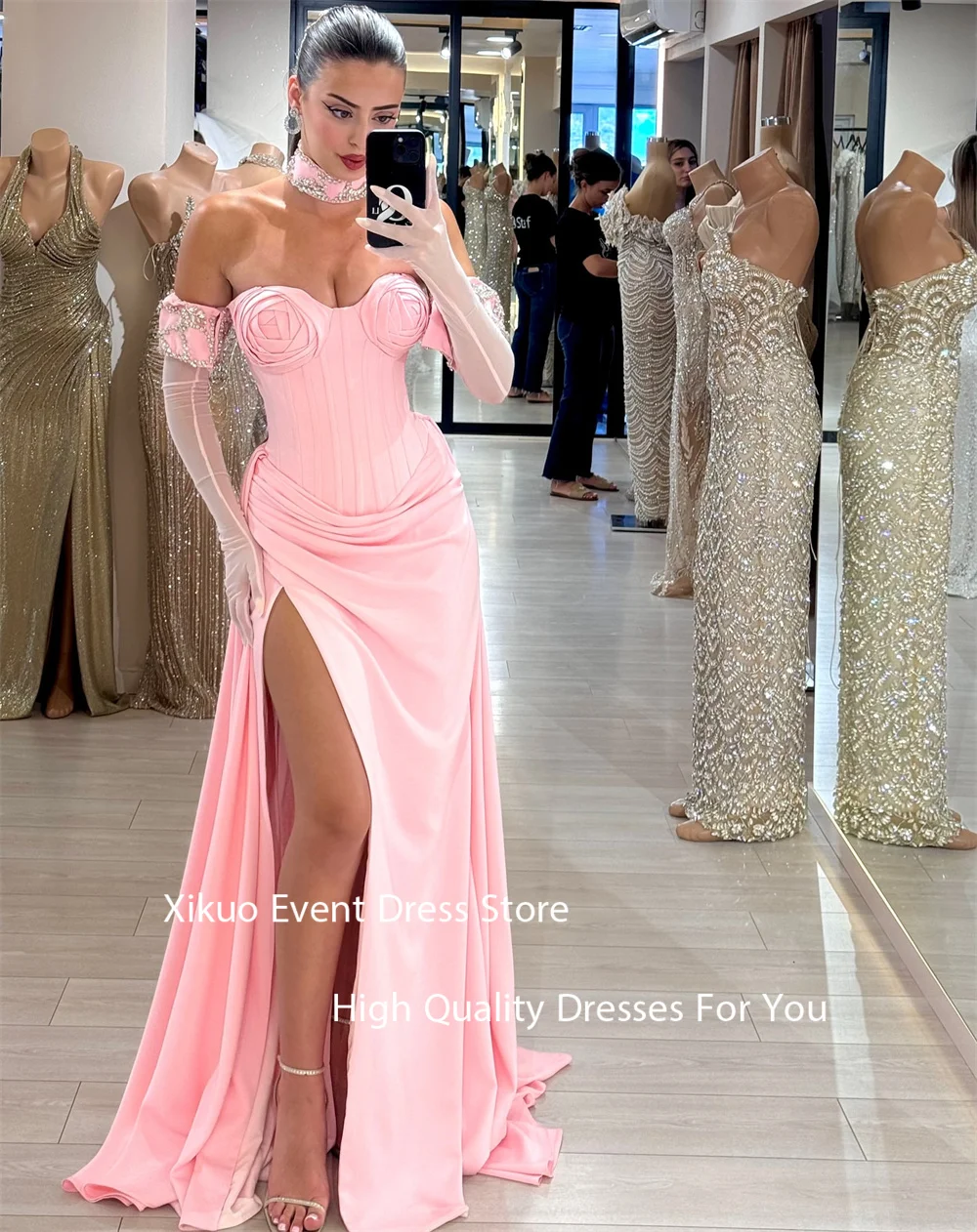 Xikuo Sweetheart Rosa Abito da sera in raso Spacco alto Pieghettato Robes De Soirée Increspato Rosa Decorato Abiti da festa formali Personalizzati