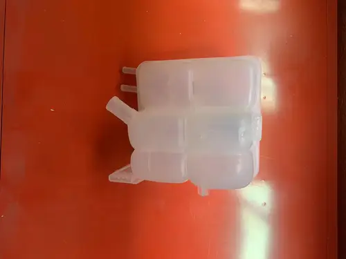 Imagen 2 del producto Botella de tanque de expansión de desbordamiento de radiador de motor POKESS con tapa para Ford Focus MK3 09-12 c-max Kuga Volvo S40 V50 C30C70 MAZDA3