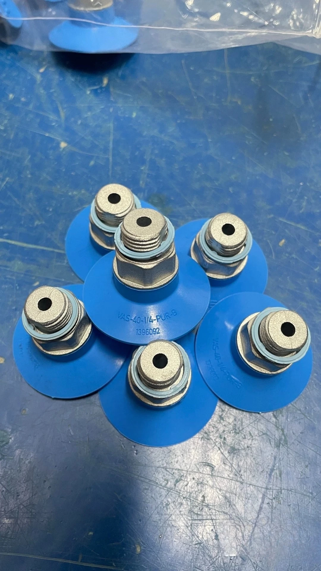 كوب شفط كامل/4-بخاخ من من من من من من من نوع FESTO VAS-40-1/4-PUR-B 1396092 VAS-40-1/4-SI-B 1379454 VAS-55-1/4-NBR 36144 VAS-55-1/4-PUR-B 1396095