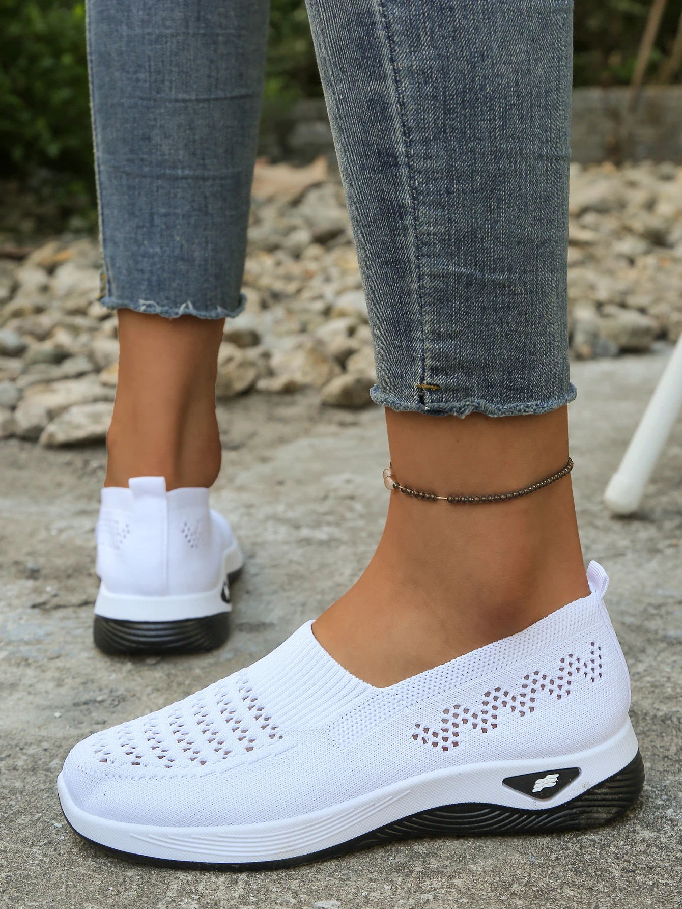 2026 Sommer Damen Leichte Bequeme Atmungsaktive Lässige Ausgehöhlte Slip-On Wanderschuhe – Detail 21