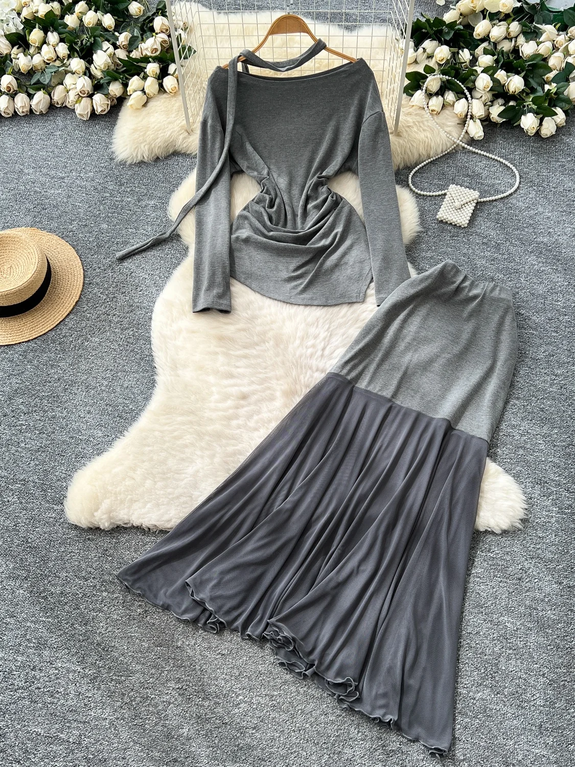 

Korean Sle Women's Chic Off-oulder Pleated Slim Fit T-irt Top with Sa + Me Splice Skirt Autumn Faion Set