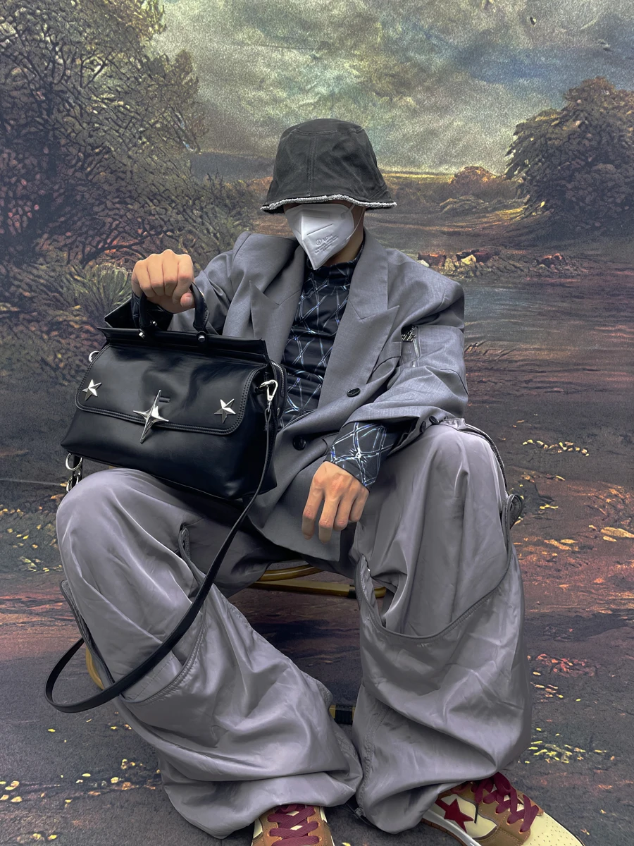 Niche Design Sense européen américain grande capacité métal Punk Locomotive noir épissage Portable sac de messager vent neutre