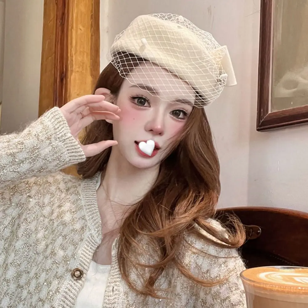 트렌디한 영국 스타일 울 보우 햇 베일 장식 우아하고 달콤한 필박스 햇 캐시미어 사진 촬영 장식용 페시네이터 햇 디너용