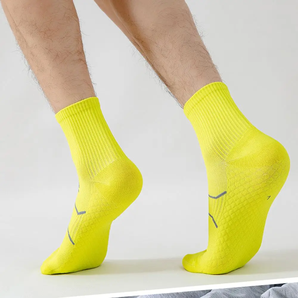 男性と女性のためのプロのコンプレッションショートソックス、マラソンランニング、吸汗性、減摩、通気性、ランニング、フィットネス