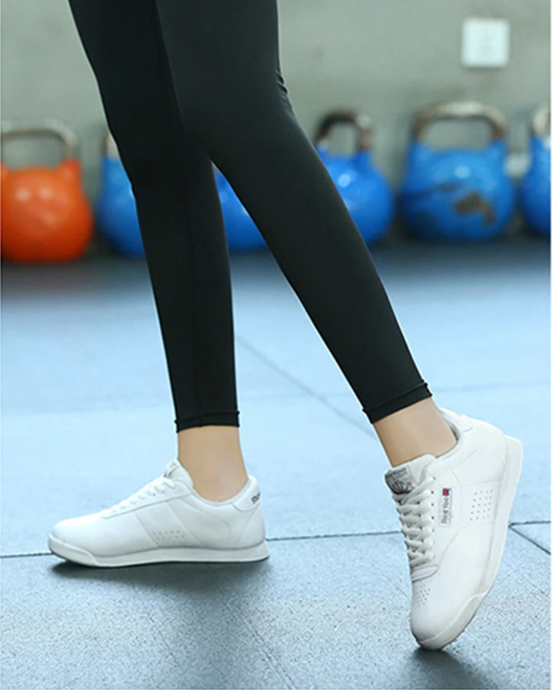 Girls White Cheerleading Shoes Breathable Training Dance Tennis Shoes Lightweight Youth Cheerleading Competition Sneakers