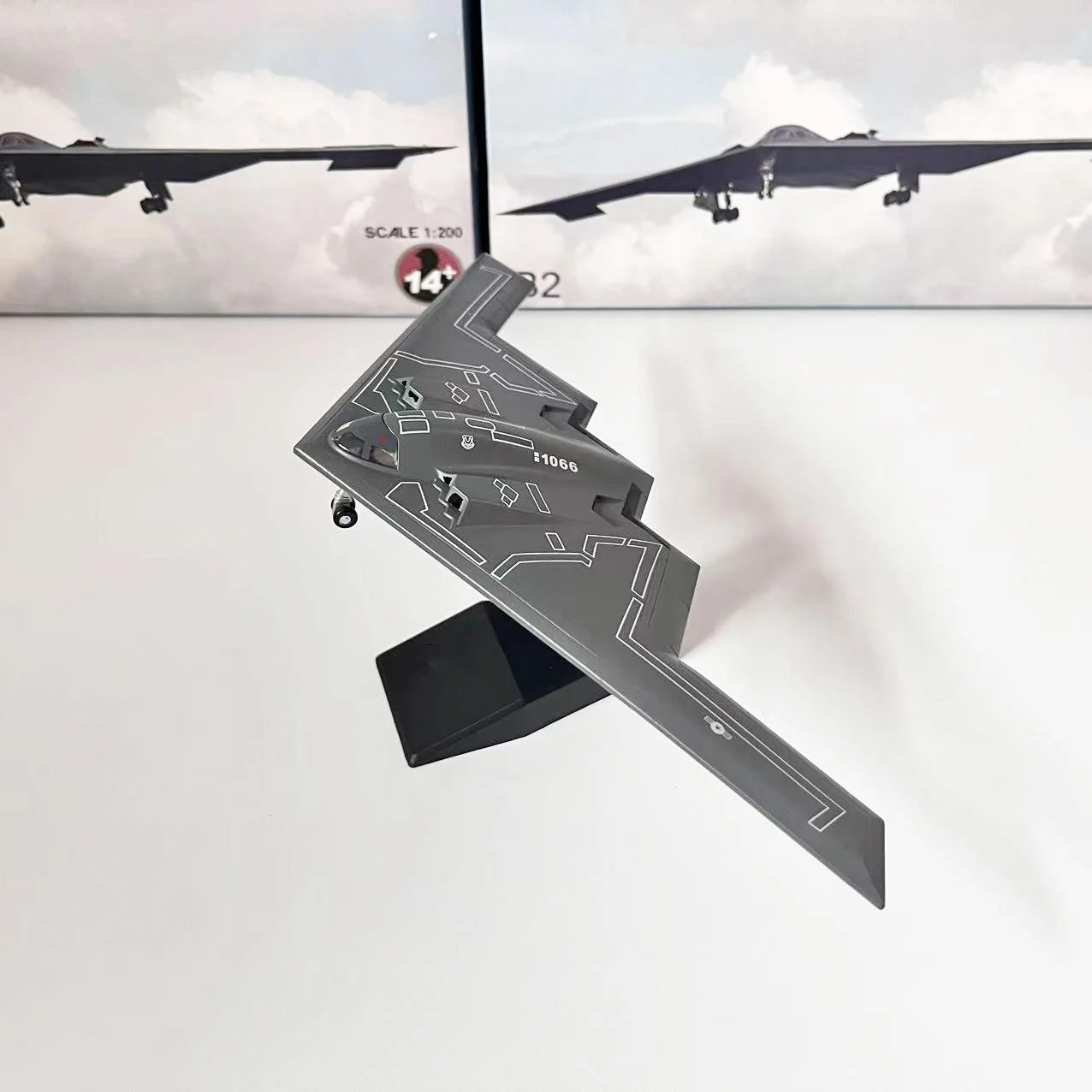 1/200 مقياس الولايات المتحدة سلاح الجو B2 B-2A طائرة طائرة طبق الاصل لعبة مجسمة لجمع العرض