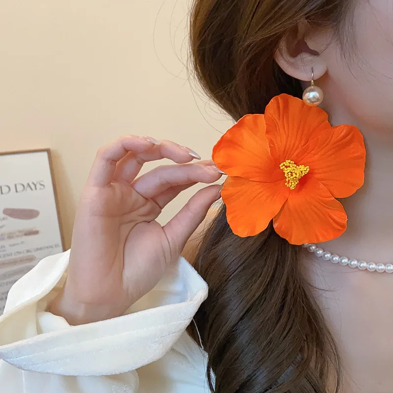6 Farben Hawaiianische Blumen-Haarspangen für Frauen, Böhmische Schwamm-Blumen-Seitenfransen-Clips, Plumeria-Haarnadeln, Urlaubszubehör K – Detail 4