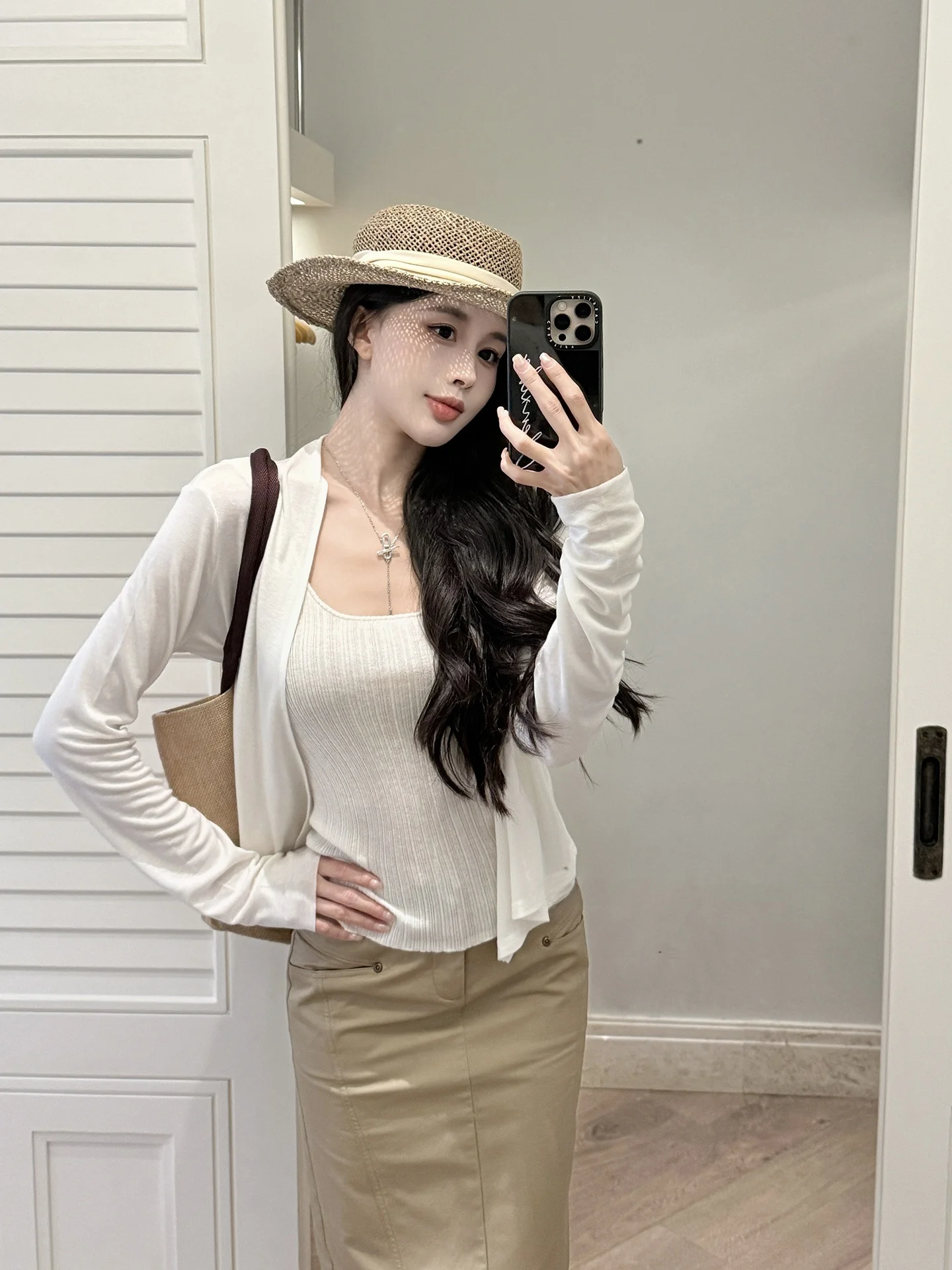 

He Chenxi Larsey Wool Blend Knitted Cardigan Slimming Thin Short Top for Women Spring 2026 New Style Date Suitable Long Sleeve