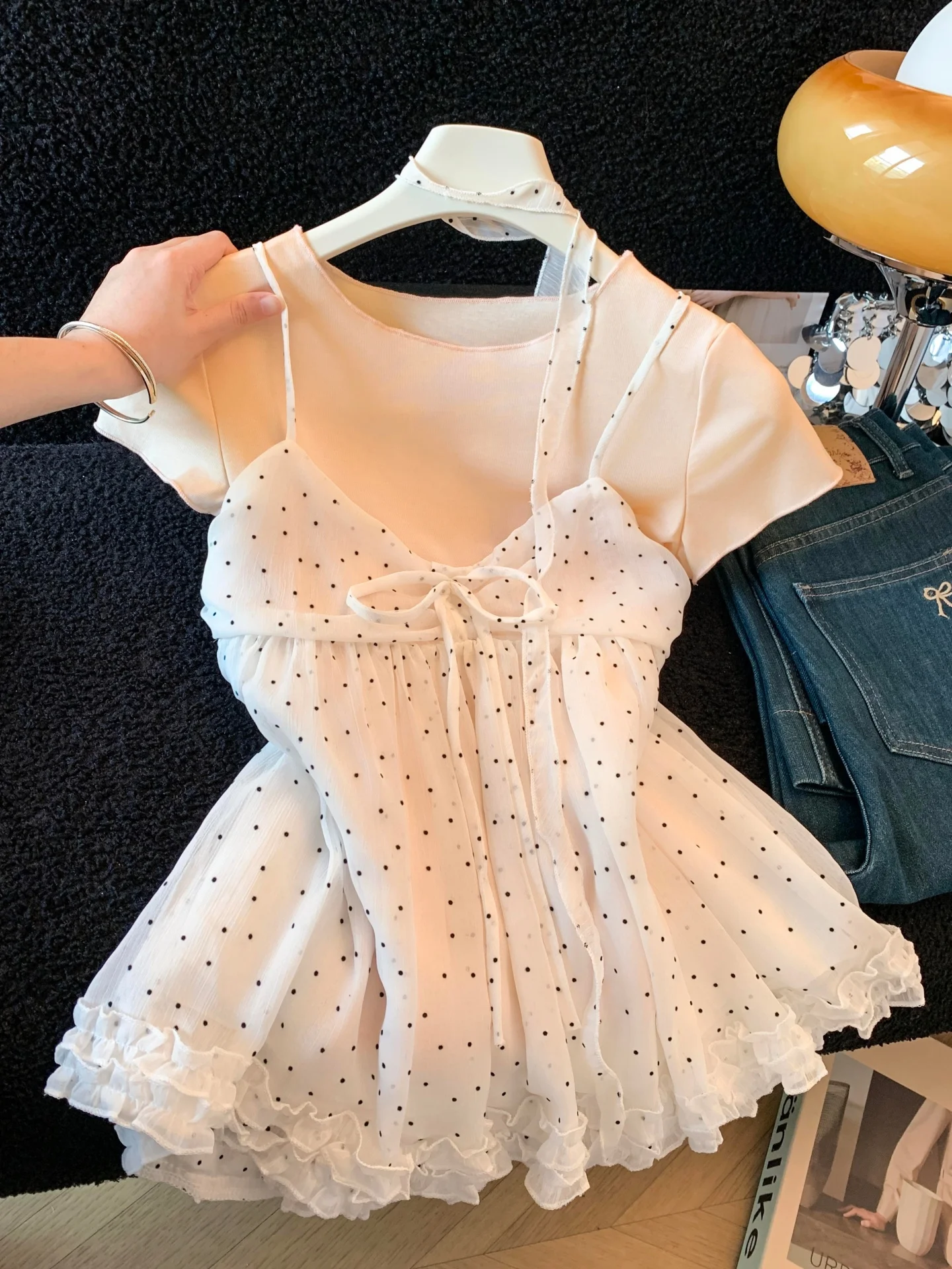 

Sweet Polka Dot round Neck Short Sleeve T-Shirt Women Summer Design Sense Earlet Lace Trim Halter Top Set Polyester Fiber