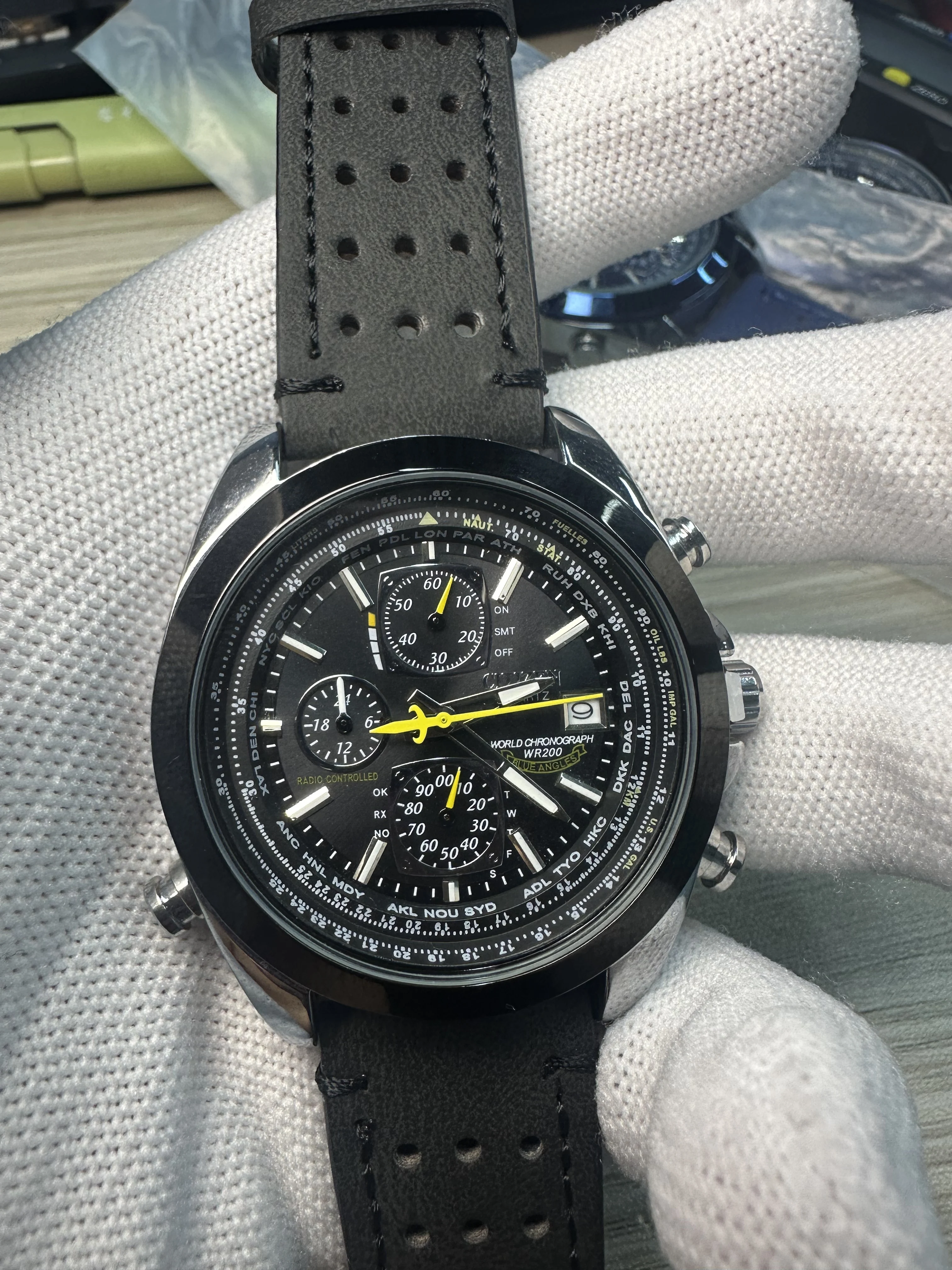 -Three Eyes New Bestselling Round Steel Band Men's Business Chronograph Quartz Watch