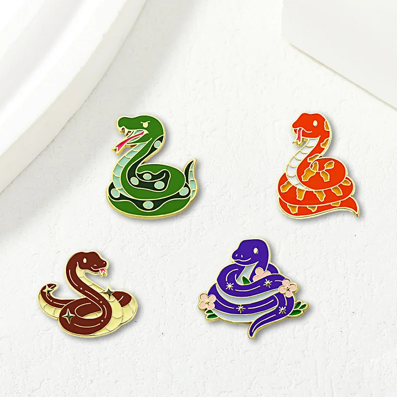 

New Cartoon Cute Snake Shaped Metal Brooches Badge Pins for DIY Clothes Bags Shoes Hat Scarf T-shirt Jeans Accessories Unisex