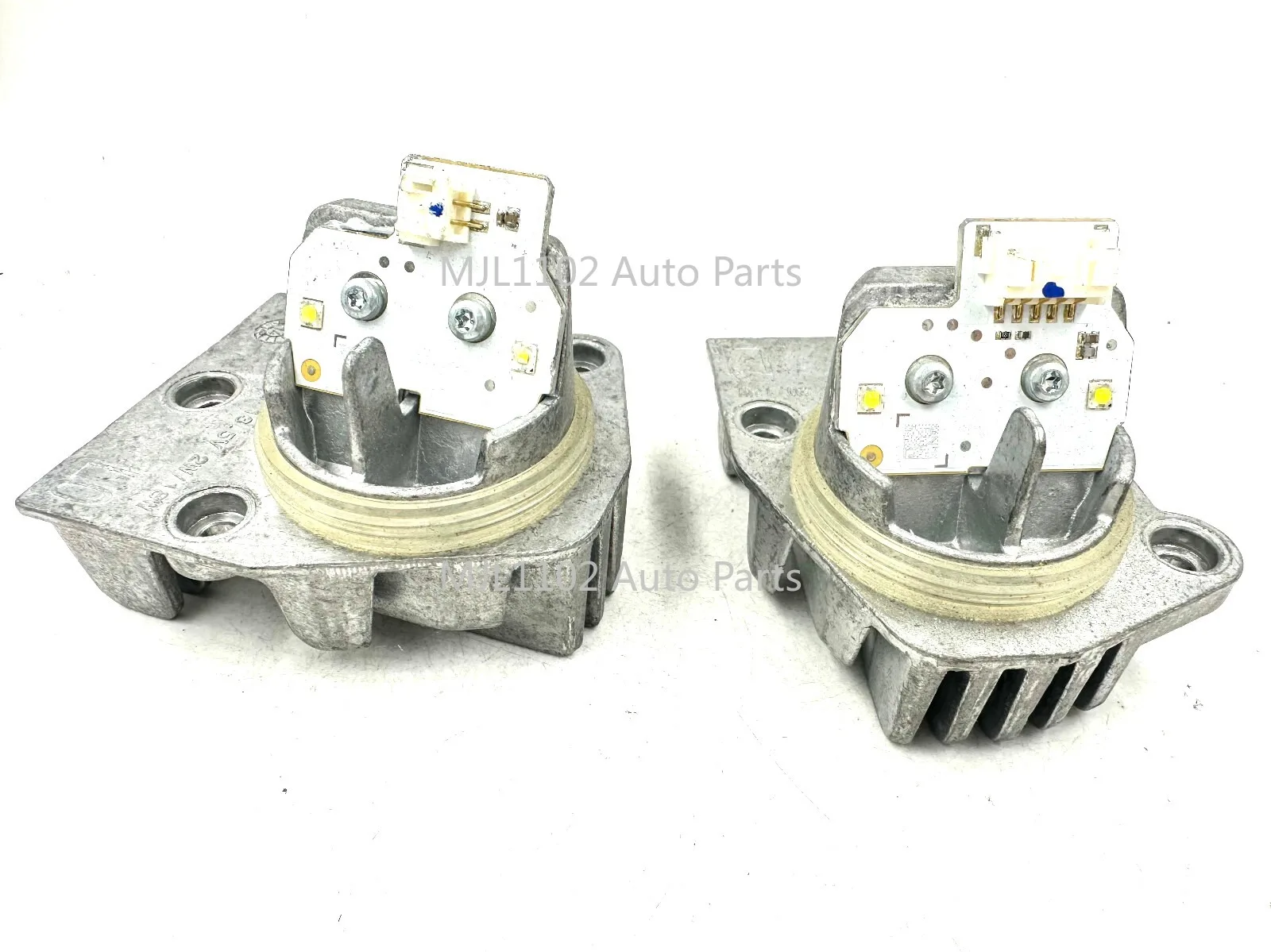 

for BMW 2013-2015 X1 E84 63117397245 -L 63117397246 -R 63117374597 OEM Set of LED Modules Xenon HID Headlight LH