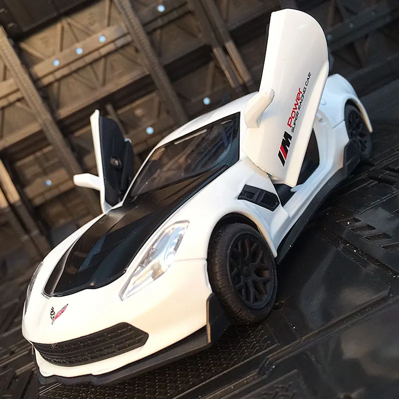 Modèle de voiture en alliage Chevrolet Corvette ZR1, cadeau, jouet acousto-optique pour enfants, porte et capot, coffre pouvant être ouvert, 1:32