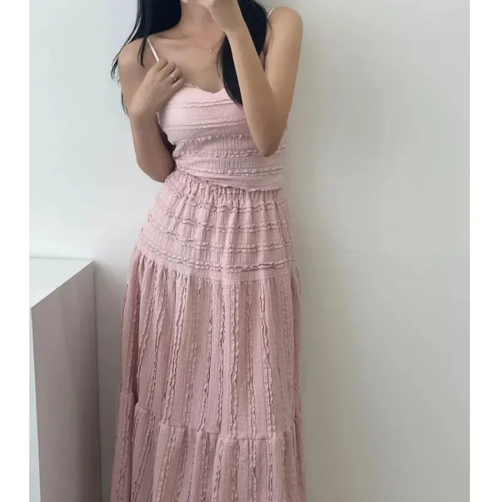 Modny letni zestaw damski: top na ramiączkach i spódnica z wysokim stanem, uniwersalny strój z dekoltem w serek.