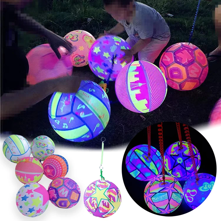ของเล่นฟุตบอลเรืองแสง 20 ซม. ลูกบอลเด็กทำจากพีวีซี สำหรับเล่นกลางแจ้ง มีไฟ LED ในตัว เรืองแสงในที่มืด ใช้เป่าลมได้ เหมาะสำหรับกีฬาและชายหาด
