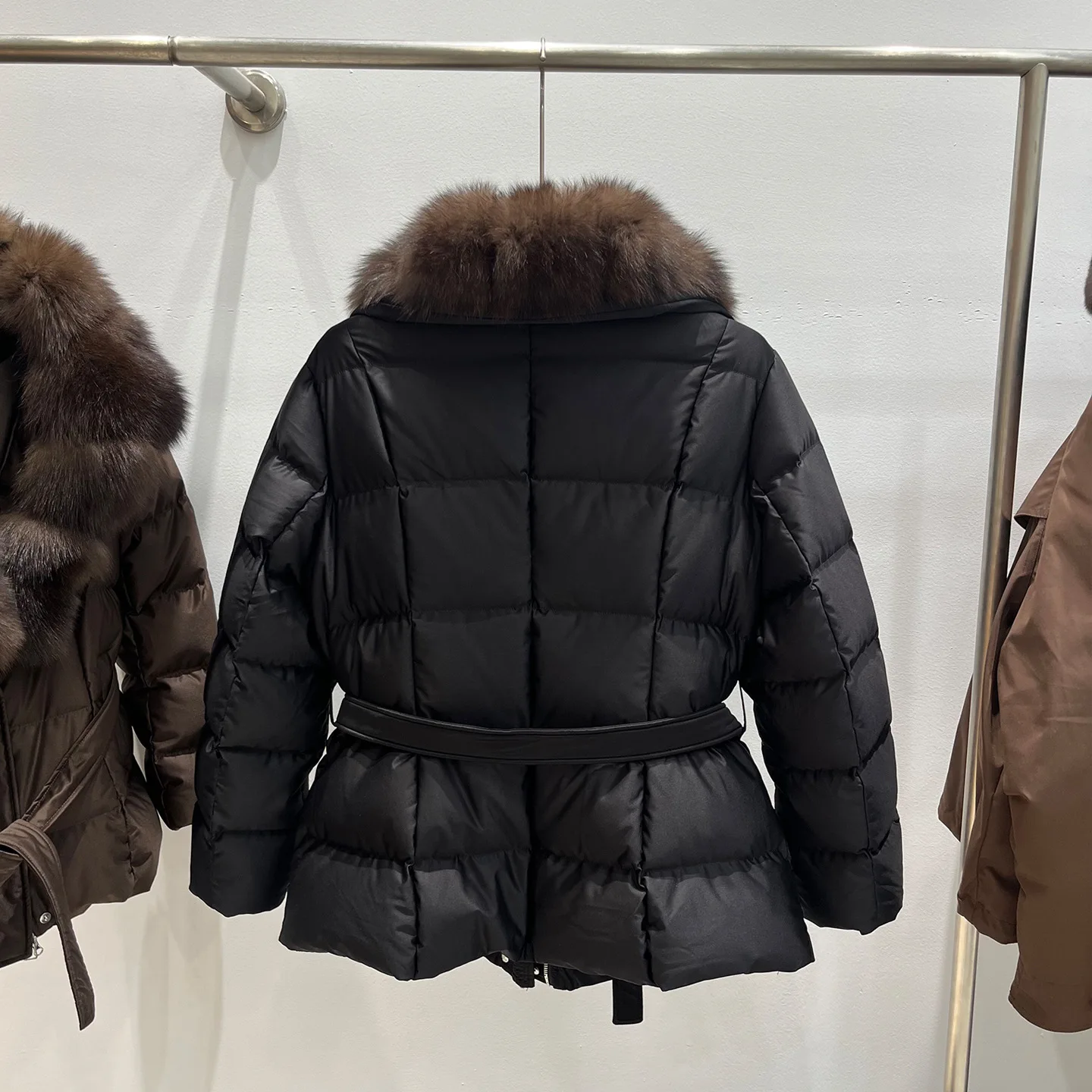 Winter Natural Large Fur Collar Keep Warm Down Jacket Female Detachable Lace Up Quilted Jacket Women White Duck Down Fur Outwear