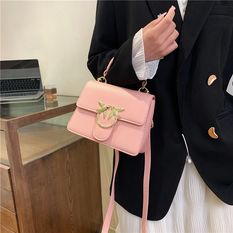 

Роскошная и прочная сумка для подгузников с продуманной конструкцией, которая сохраняет форму даже при полной загрузке необходимыми вещами.