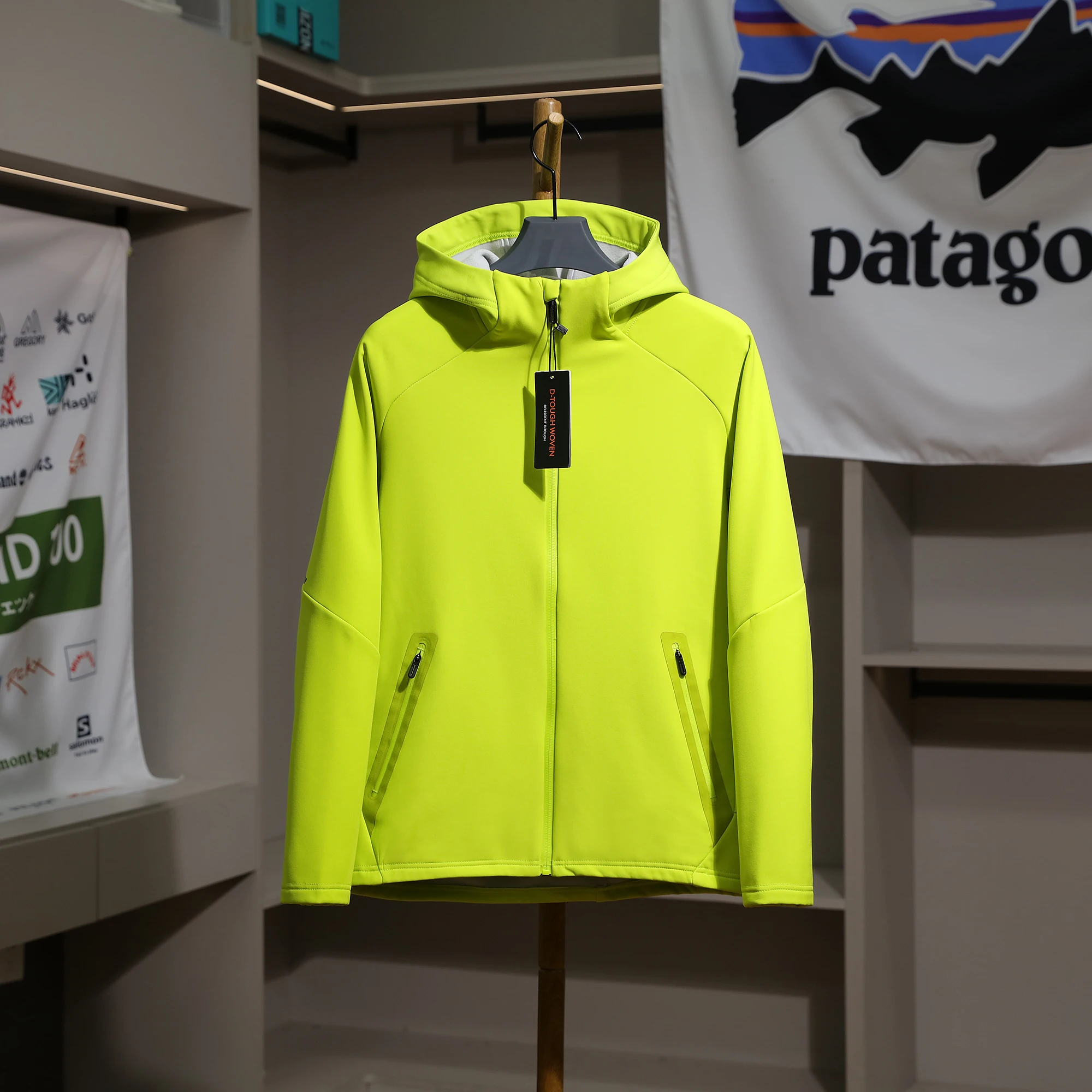 

Men's Outdoor Fce Lined Hooded Soft ell Jaet Warmth And Sle Combined Faionable Urban Youth Autumn Winter Coat