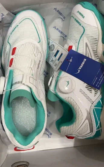 

Новые мужские и женские туфли для бадминтона. Спортивная обувь для уличного использования в помещении. Многофункциональная тренировочная обувь для волейбольных ограждений.