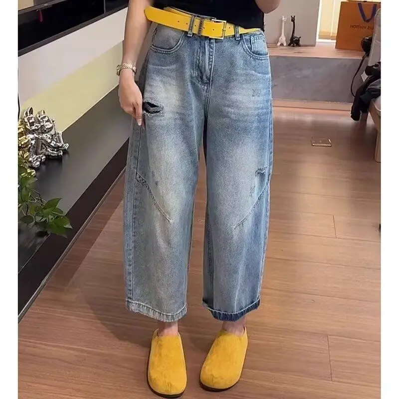 

Джинсы женские больших размеров, дистресстайт, весна-лето, новинка, с высокой талией, стройнящие, свободные, универсальные, скрывающие недостатки фигуры, широкие штанины, длина 7/8...