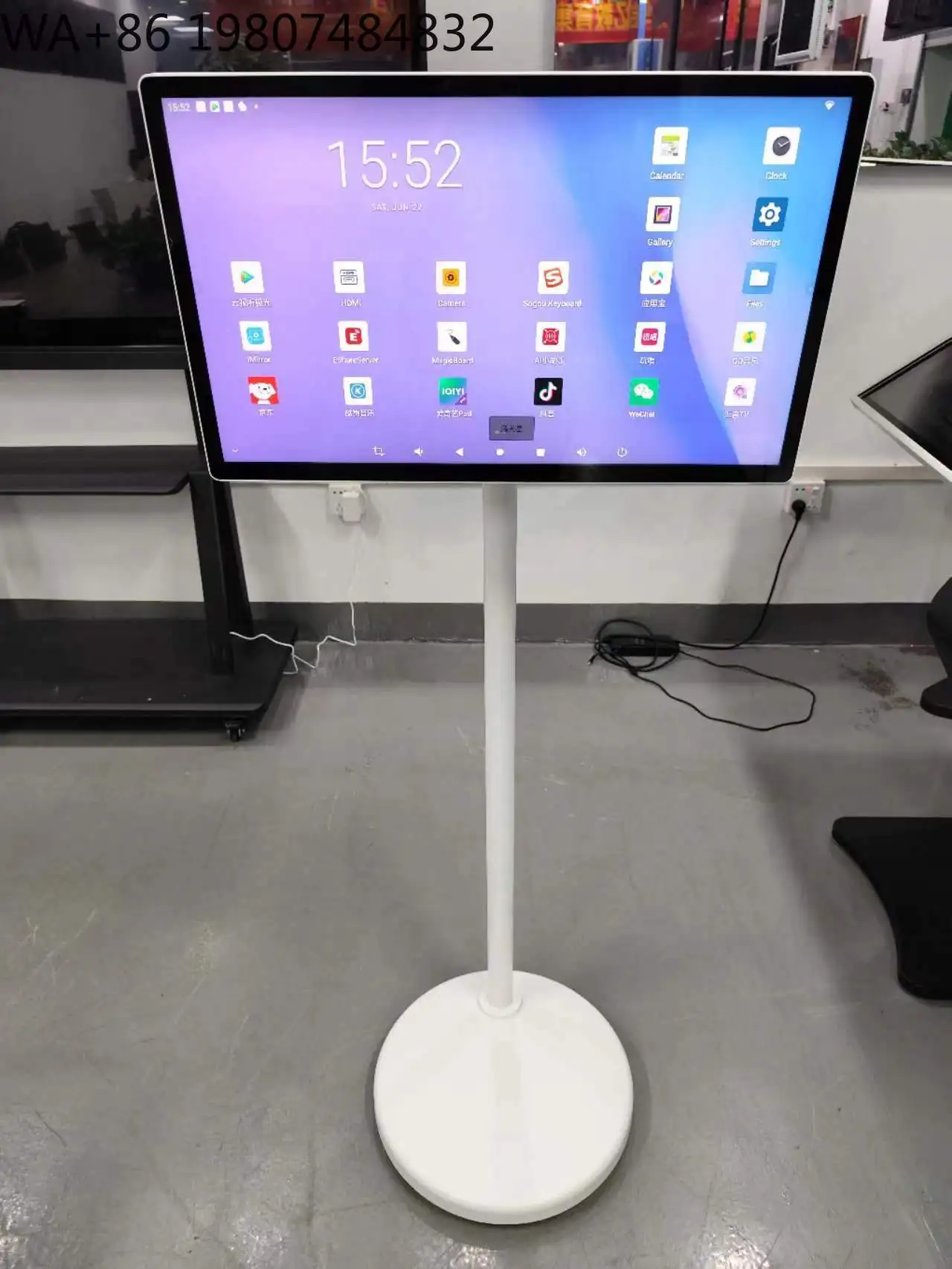 21.5/24/32 Inch Smart Portable TV Wireless Android 12/13, Indoor Rolling TV With 1300W  128GB Memory Wholesale
