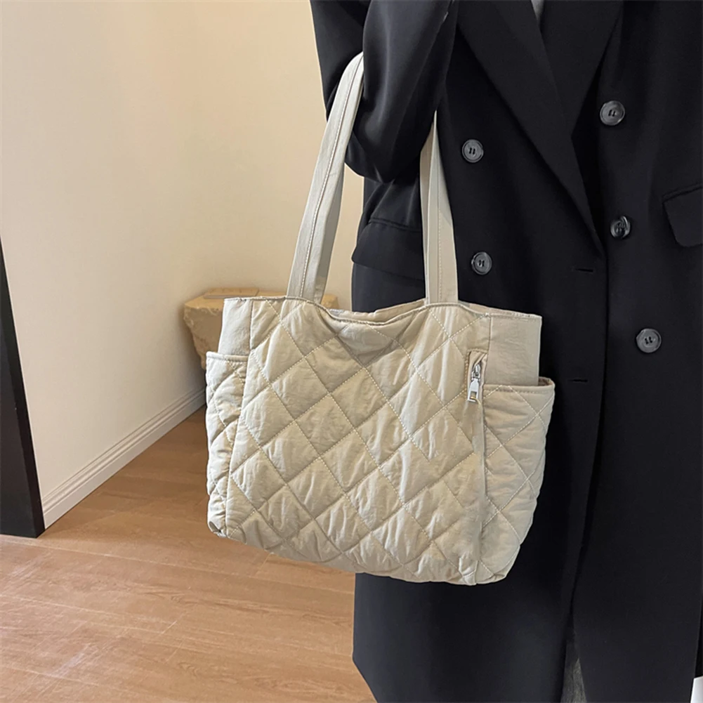 Women Lightweight Handbag Casual Crossbody Bag Adjustable Strap Diamond Quilted Tote Bag Padding Shoulder Bag Slouchy Travel Bag