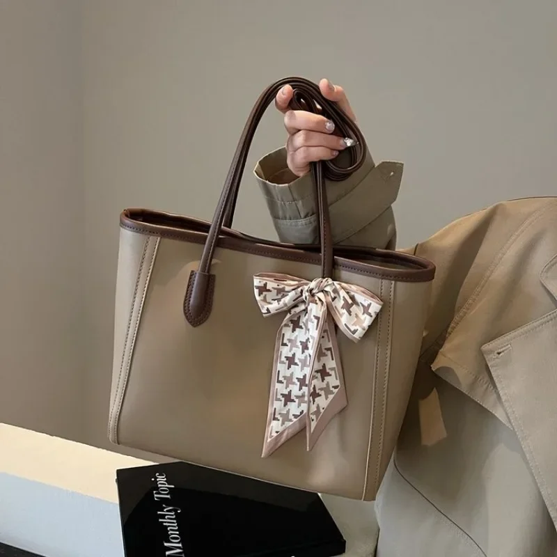 Designer Luxury Minimalist Diaper Bag A Vintage Inspired Leather Shoulder Bag For The Fashionable Stylish Woman