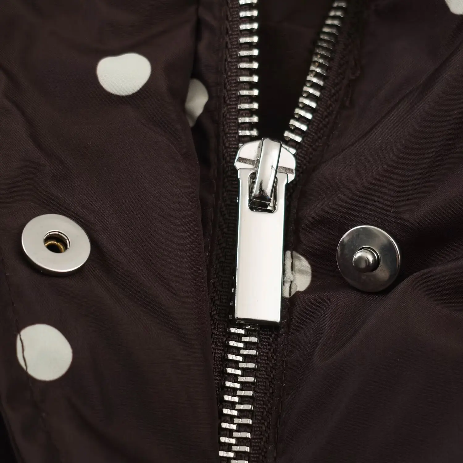 BSAY Damen Bomberjacke mit Polka-Dot-Print, kurz geschnitten, Stehkragen, elastische Ärmelbündchen, lange Ärmel, lässiges Design mit Taschen, kurze Oberbekleidung. – Detail 19