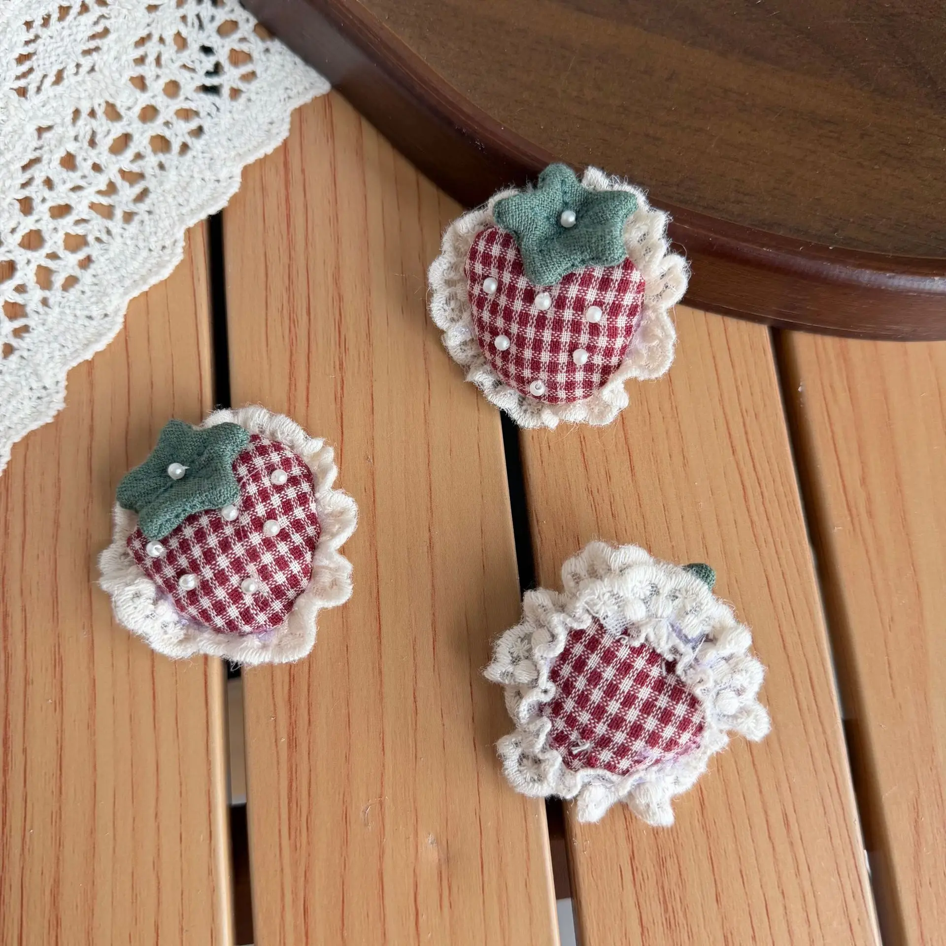

Cute Red Fabric Plaid Lace Strawberry Hair Clasp Brooch DIY for Shoe Sock Clothing Embellishment Lightweight Sewing Accessory