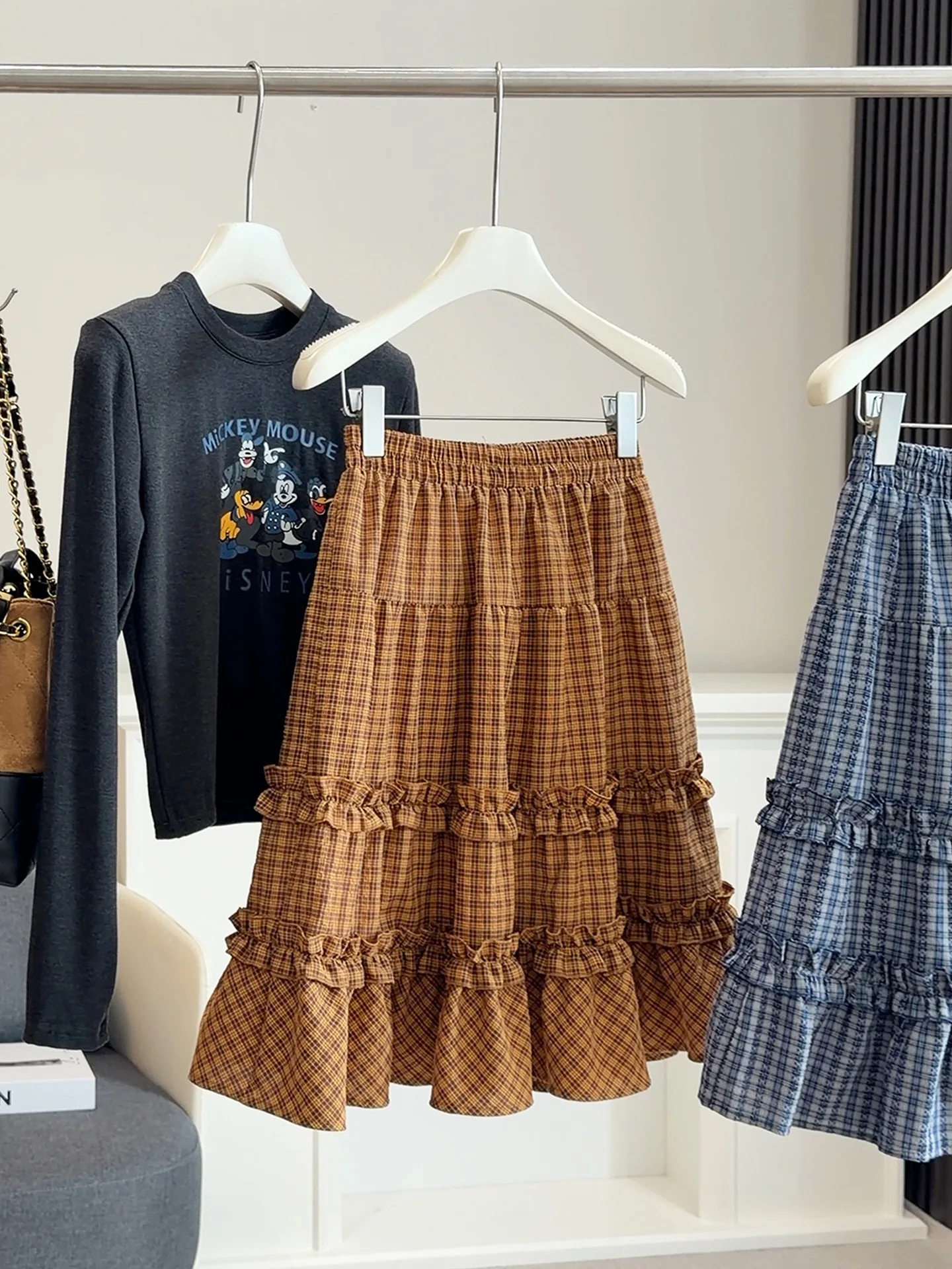 

Японская юбка А-силуэта в клетку, синяя, летняя, на резинке, с оборками, до колена, в стиле Харадзюку, многоярусная, в стиле преппи