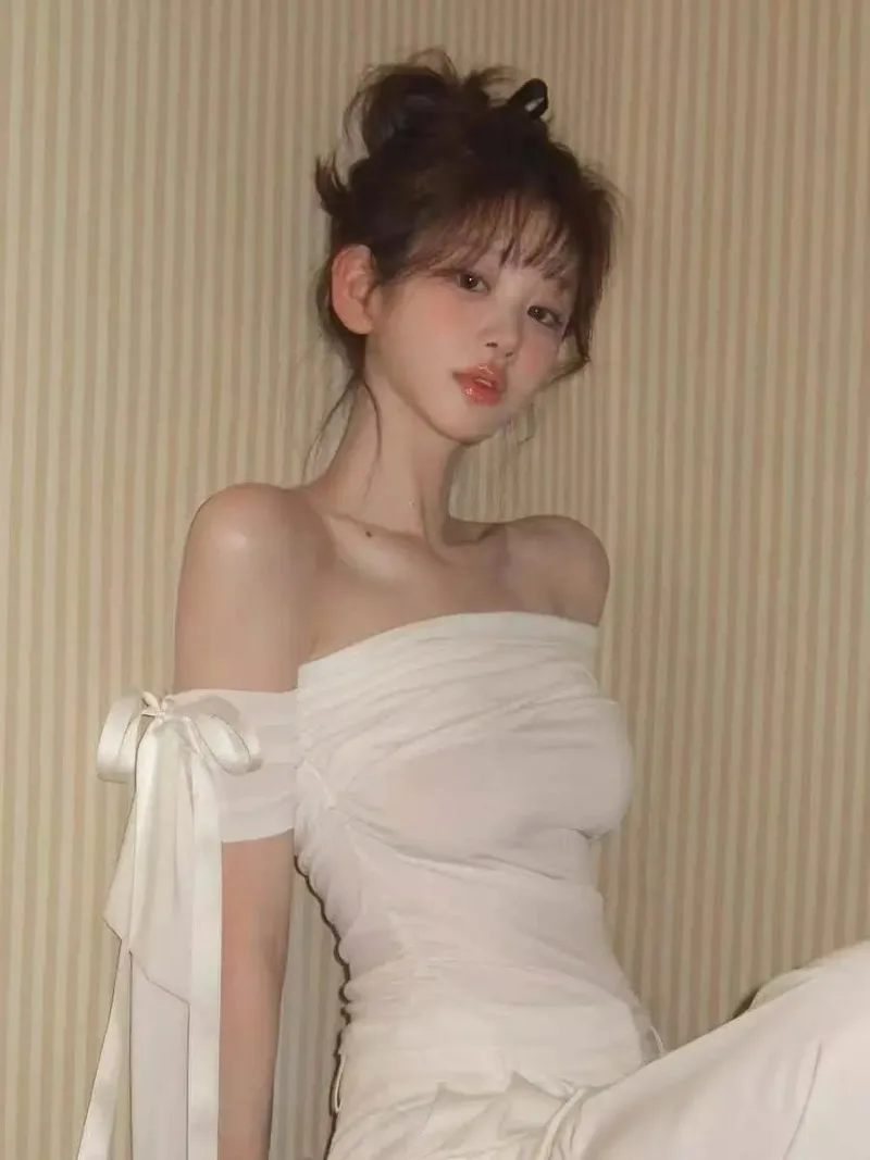 Korean Fashion Irregular Slanted Shoulder Oversized T Shirt Women Personalized Slim Female T-shirt Short Sleeve Womens Clothing