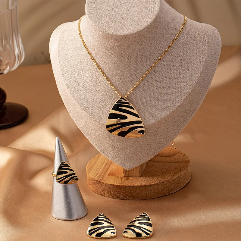 New Trendy Twill Zebra Pattern Pendant Necklace Ring Jewelry Set for Women Wedding Party 3PCS Bohemian Girls Triangular Earrings