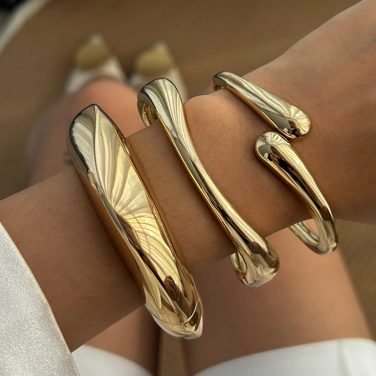 

Exaggerated Punk Smooth Heavy Metal Chunky Spring Bangles Women Hip Hop Gold Color Arm Bracelet Steampunk Men Jewelry