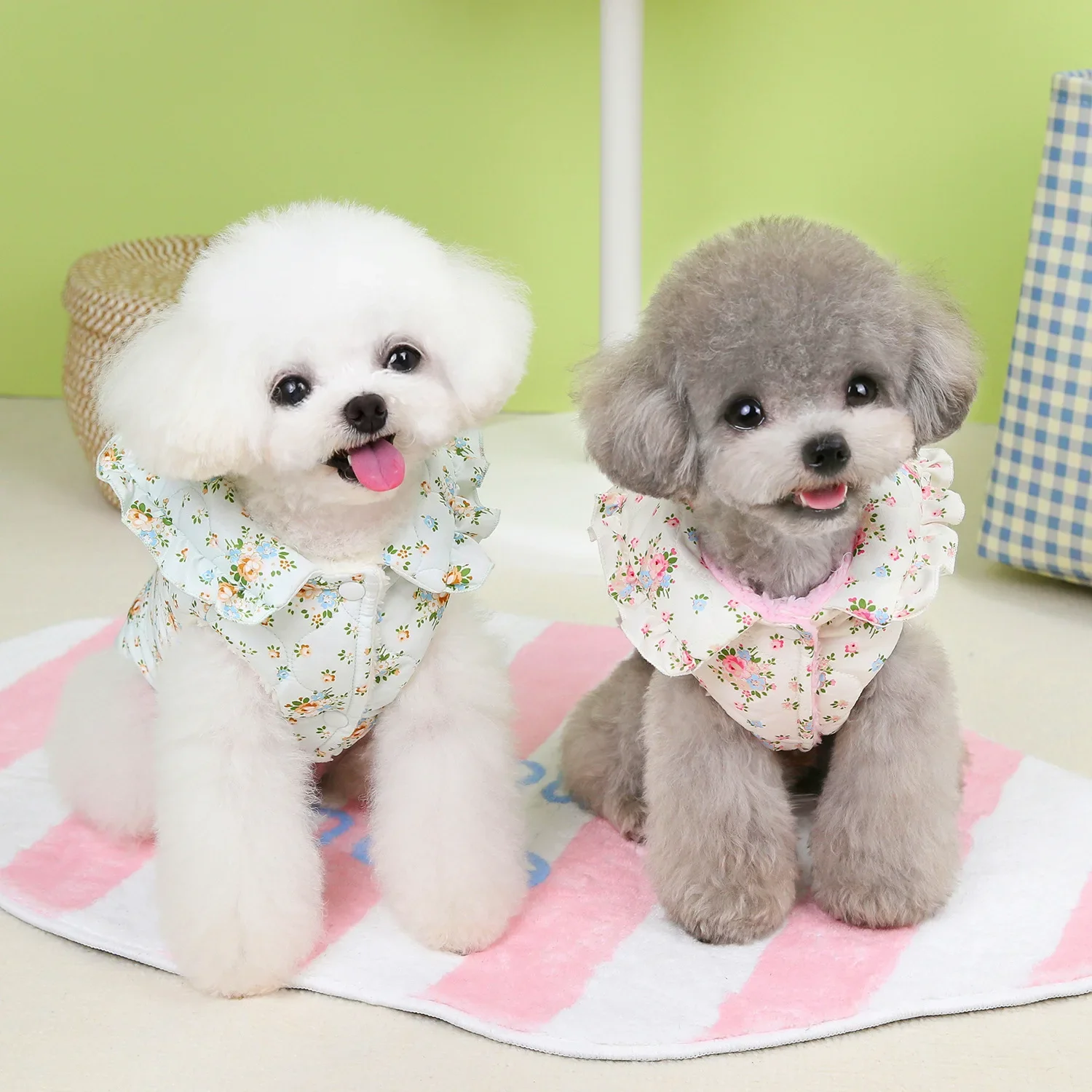 Autumn and Winter Dog Clothes Flower Style Leasable Dog parkas Clothes with Plush Small and Medium-sized Dog Pet Clothes