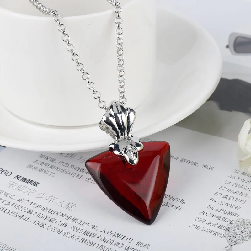 New Destiny Night Necklace Carrying Heart Shaped Pendant Glossy Empowering Around The Anime Cosplay Costumes Classic DIY Props