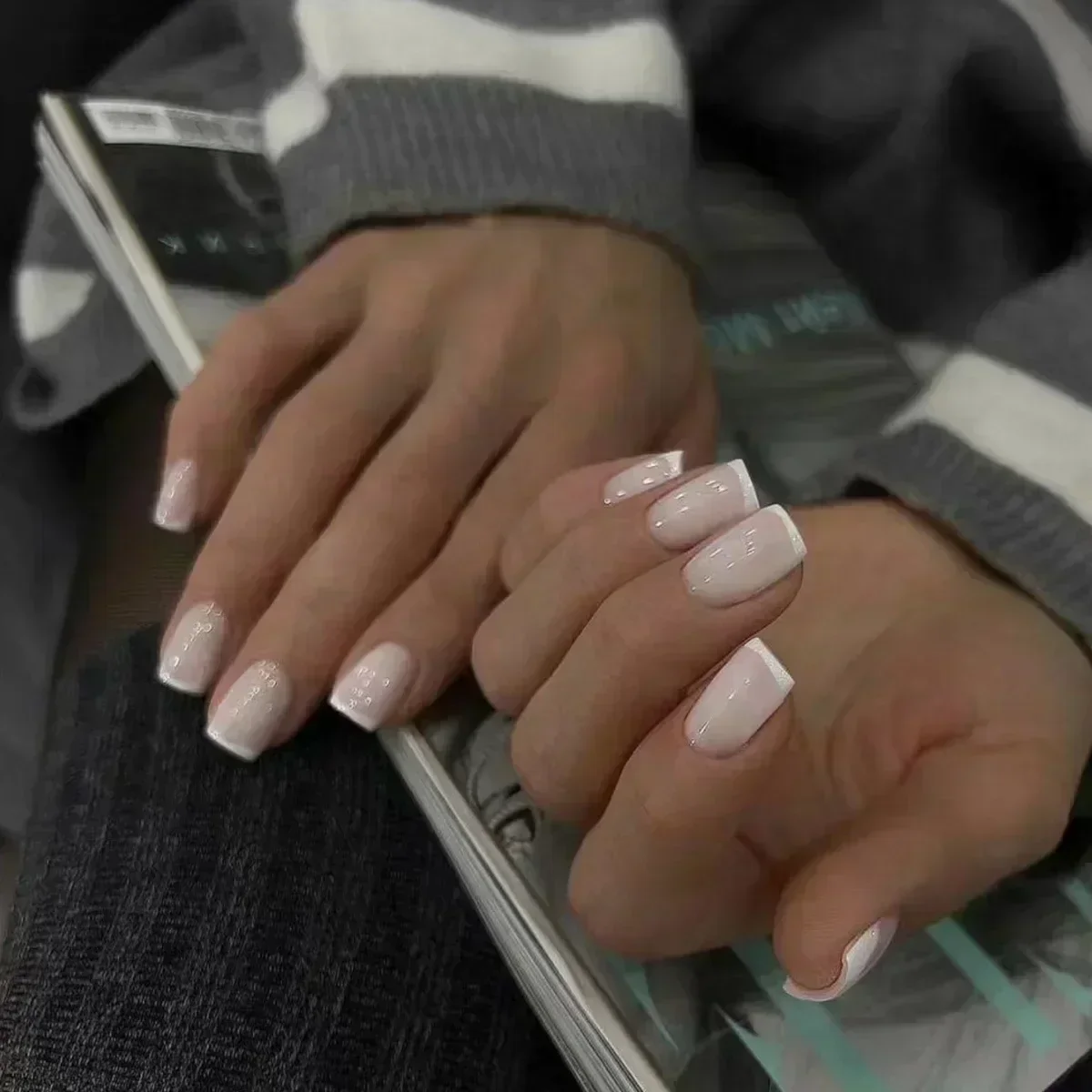 Faux ongles détachables à paillettes de Ballet simples, 24 pièces, avec dégradé rose, carré français, à pression, couverture complète courte, pointes d'art