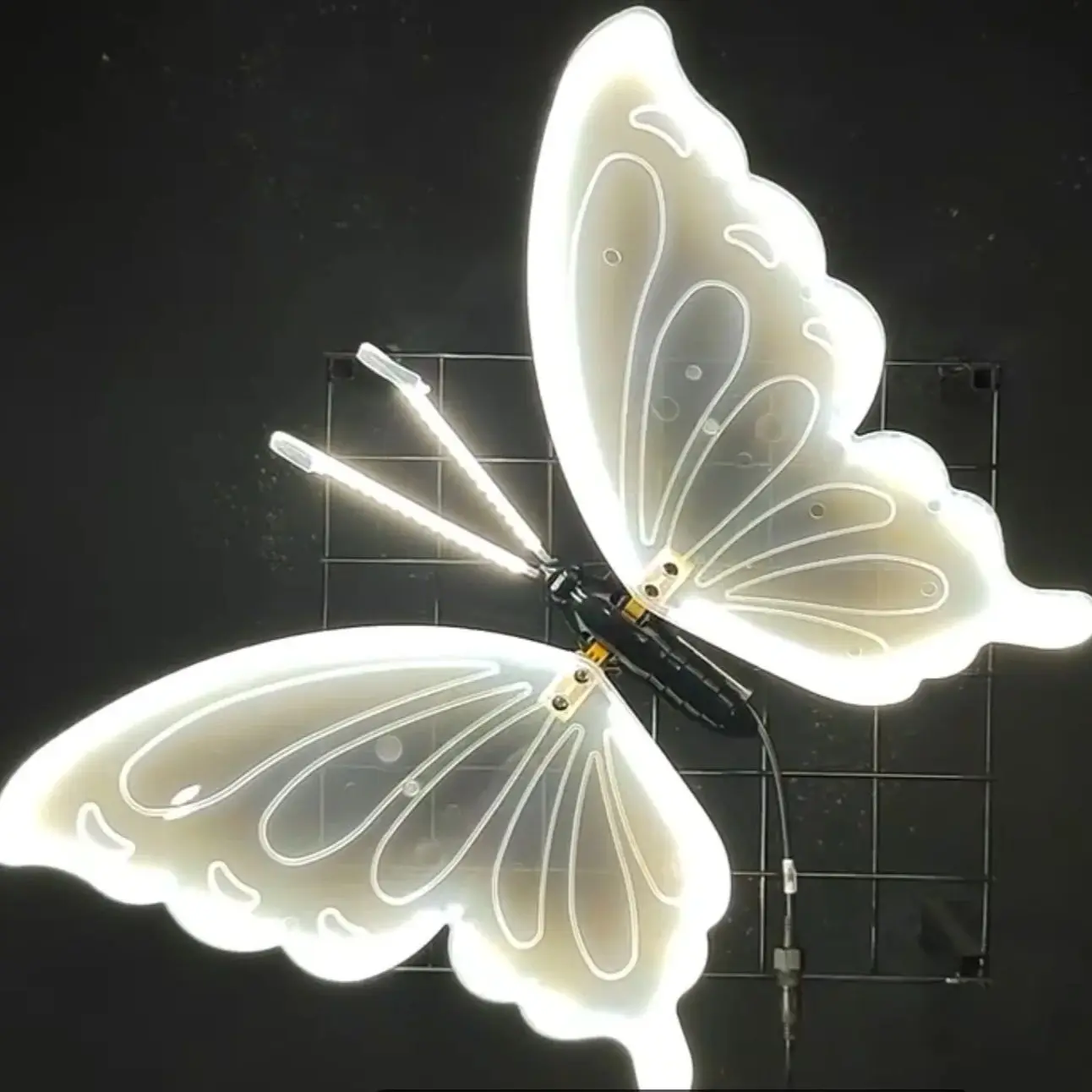 2 pieces of LED outdoor simulation dynamic static butterfly lights holiday party decorations