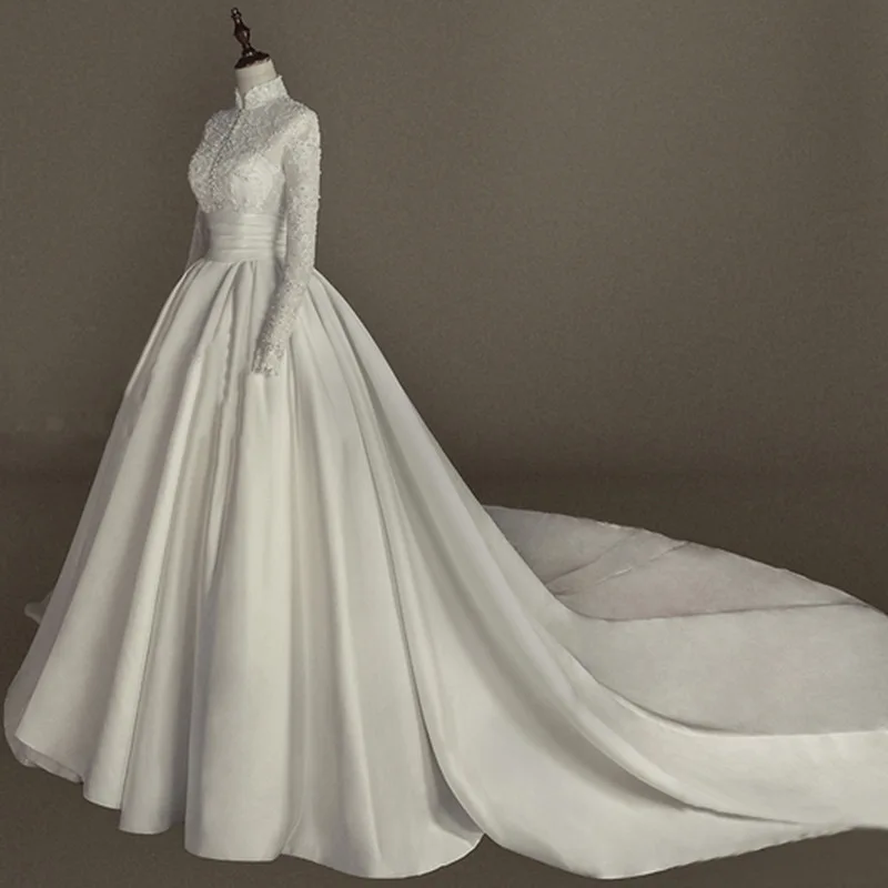 A-Linie Satin Stehkragen Lange Ärmel Hochzeitskleid 2025, Spitze, Perlen, Perlen, Brautkleid, Vintage-Prinzessin-Brautkleid, individuell gestaltet
