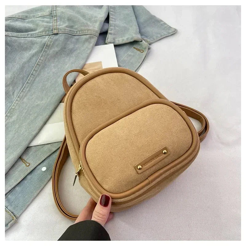 Minimalistyczny mini plecak dla kobiet 2024 Korean Edition New Autumn/Winter Retro Leisure Versatile Commuter Backpack Sac À Dos