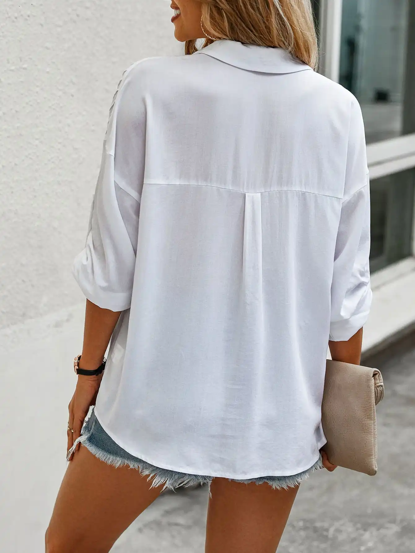 

Женская свободная однотонная рубашка на пуговицах с карманами