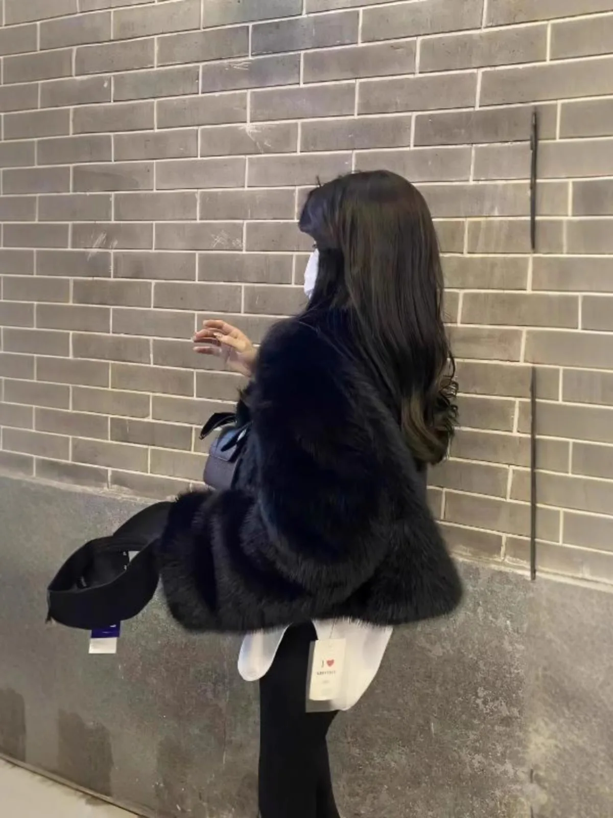 เสื้อแจ็คเก็ตขนเฟอร์เทียมแบบครอปสำหรับผู้หญิง ทรงเข้ารูป ความยาวปานกลาง สำหรับฤดูกลาง  สไตล์คนเมือง  พร้อมเข็มขัด  ดีไซน์เก๋ไก๋  ผูกเชือก  ซิปหลายช่อง  สไตล์ลำลองทันสมัย