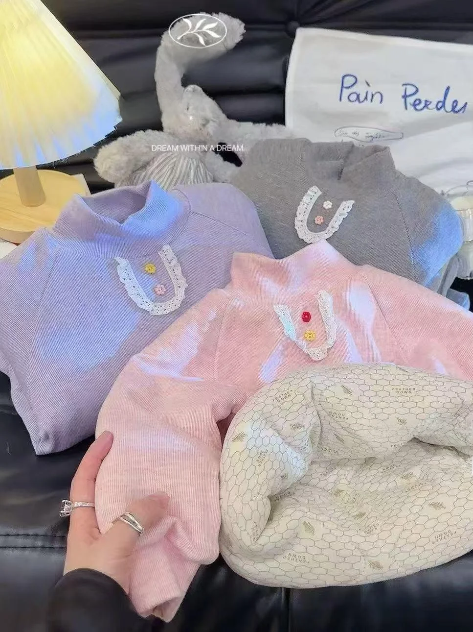 

Утепленная хлопковая куртка-тройка с воротником-стойкой для девочек, зимнее пальто, базовый слой, теплый топ с капюшоном класса А и низ (комплект)