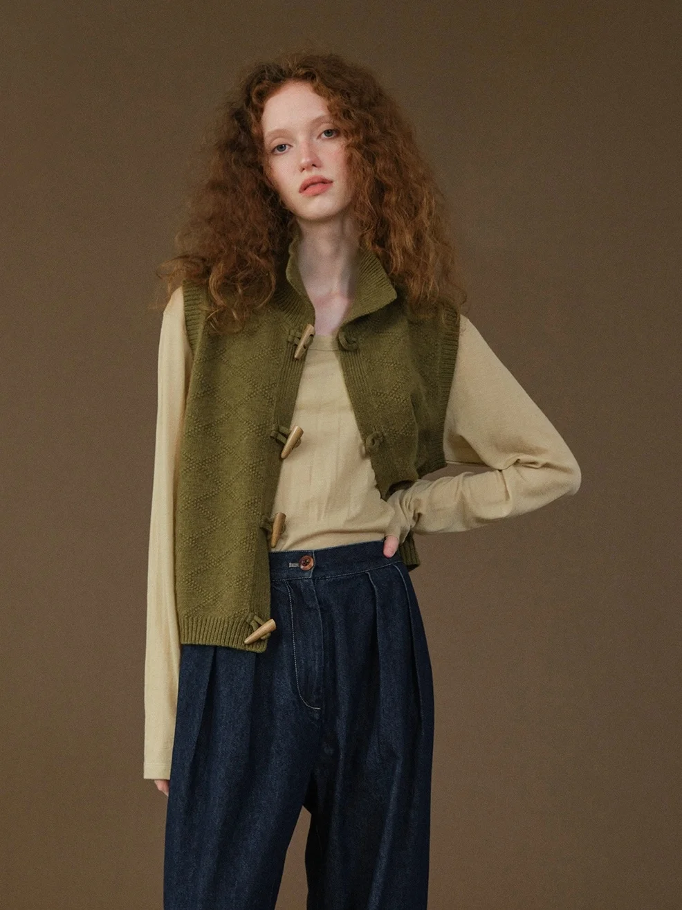 

Новый осенне-зимний двухцветный вязаный жилет из чистой шерсти с ромбовидным узором, прямого кроя, женская верхняя одежда без рукавов.