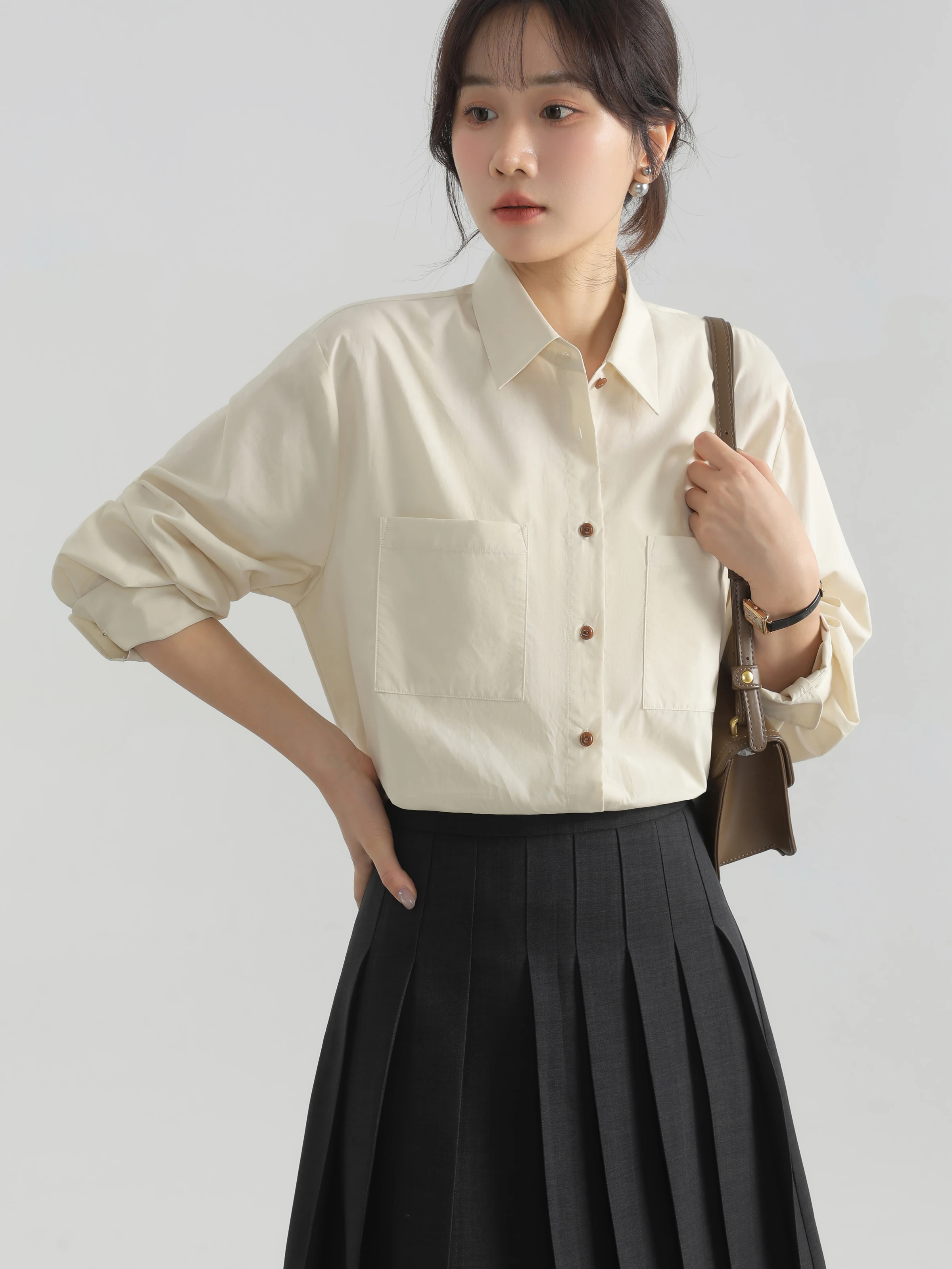 Elegant Vintage Loose Lapel Collar Shirt Top Women’s Autumn Commuter Casual Chic Long Sleeve Blouse for Layering and Daily Wear