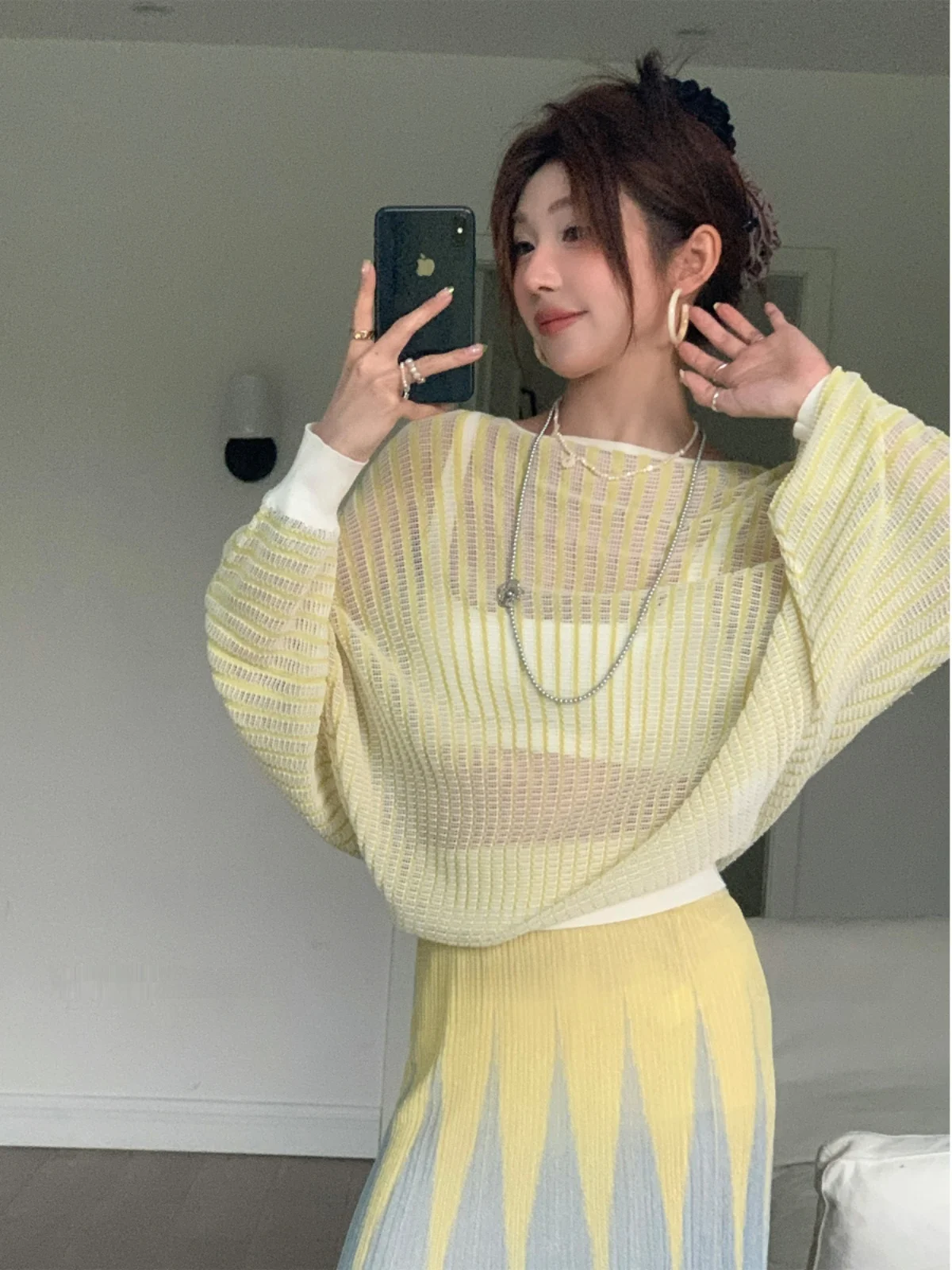 

Свободный вязаный топ ZONEELEA Bla Label Series: Скульптурный, струящийся дизайн, повседневный, с длинными рукавами, круглым вырезом, женский свитер