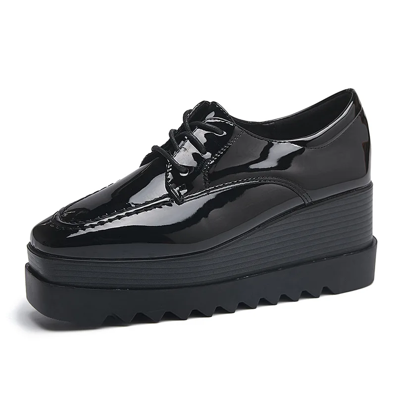 Scarpe da donna incrociate Ballerine in pelle verniciata Zoccoli Piattaforma Autunno Punta quadrata Modis Calzature femminili Nuove Creepers Autunno 2024