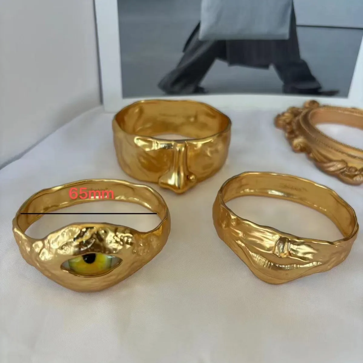 

Women Personality Lips Nose Evil Eyes Bangle Devil's Eye Nose Portrait Jewelry European Style Retro Accessory High Quality