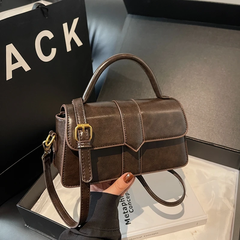 

Luxury Elegant Classic Designer Paris Fashion Messenger Bag With Solid Color And Unique Casual Leisure Appeal