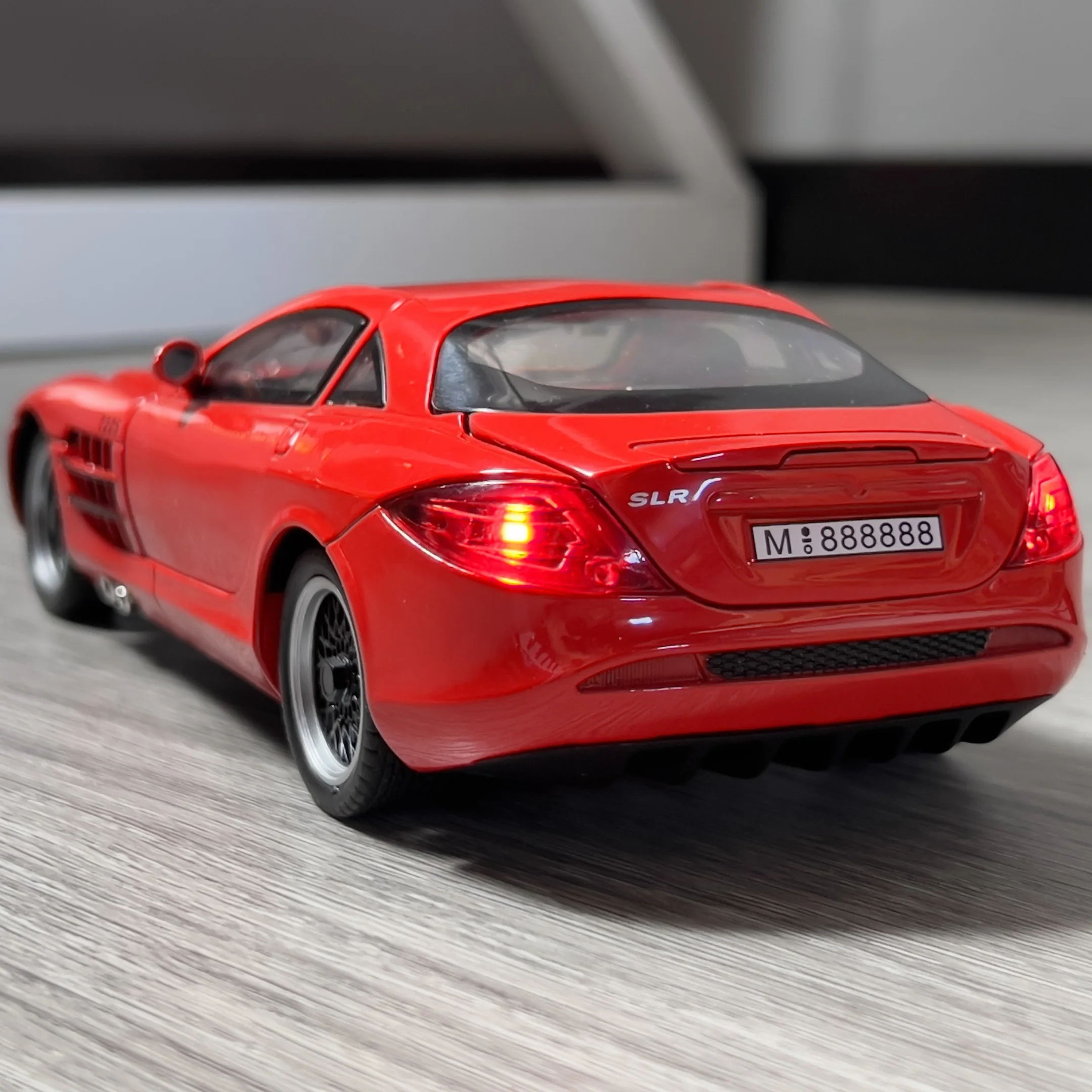 1:24 بنز SLR ماكلارين 722 S رودستر سبيدستر سوبركار سبيكة معدنية دييكاست نموذج سيارة الصوت والضوء لعبة أطفال قابلة للجمع